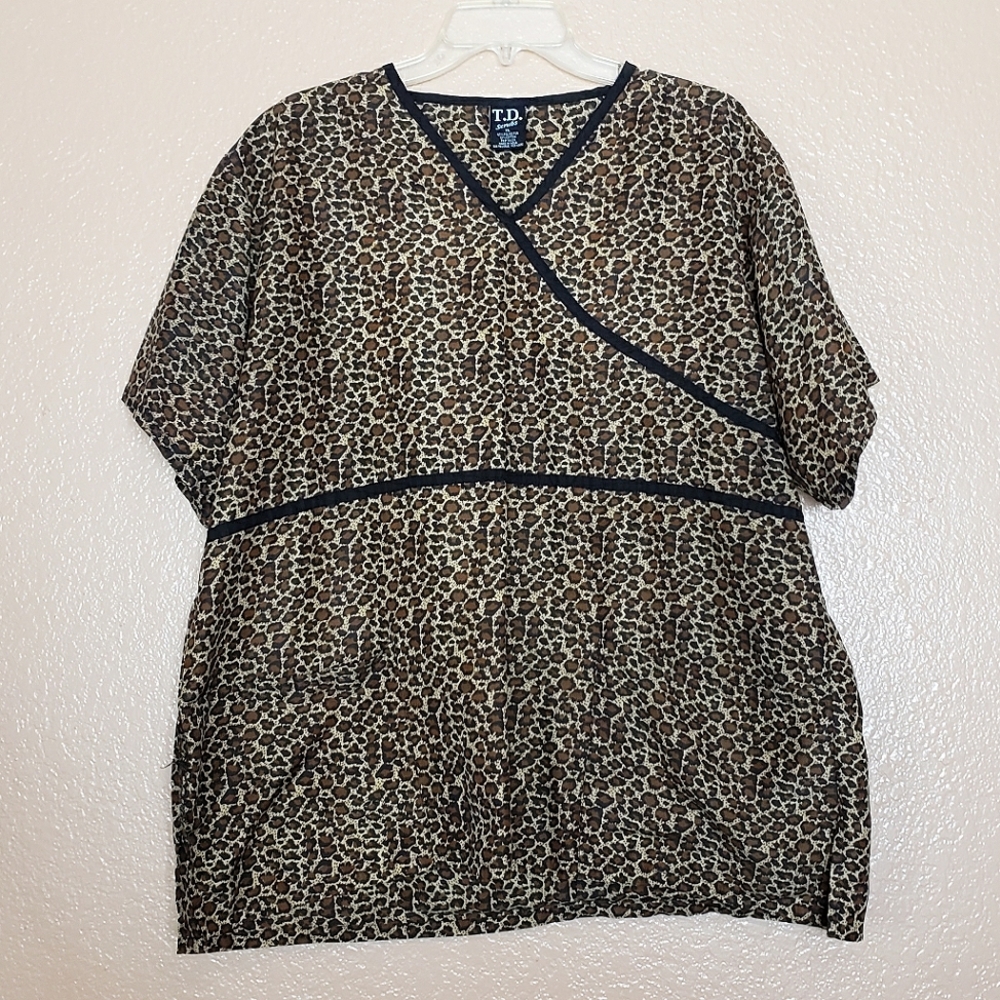 T.D. Scrubs Leopard Scrub Top - Size XL